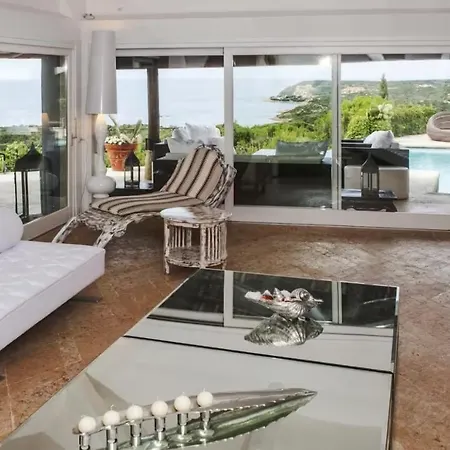 Casa vacanze For 14 People / 6 Bedrooms/6 Bathrooms